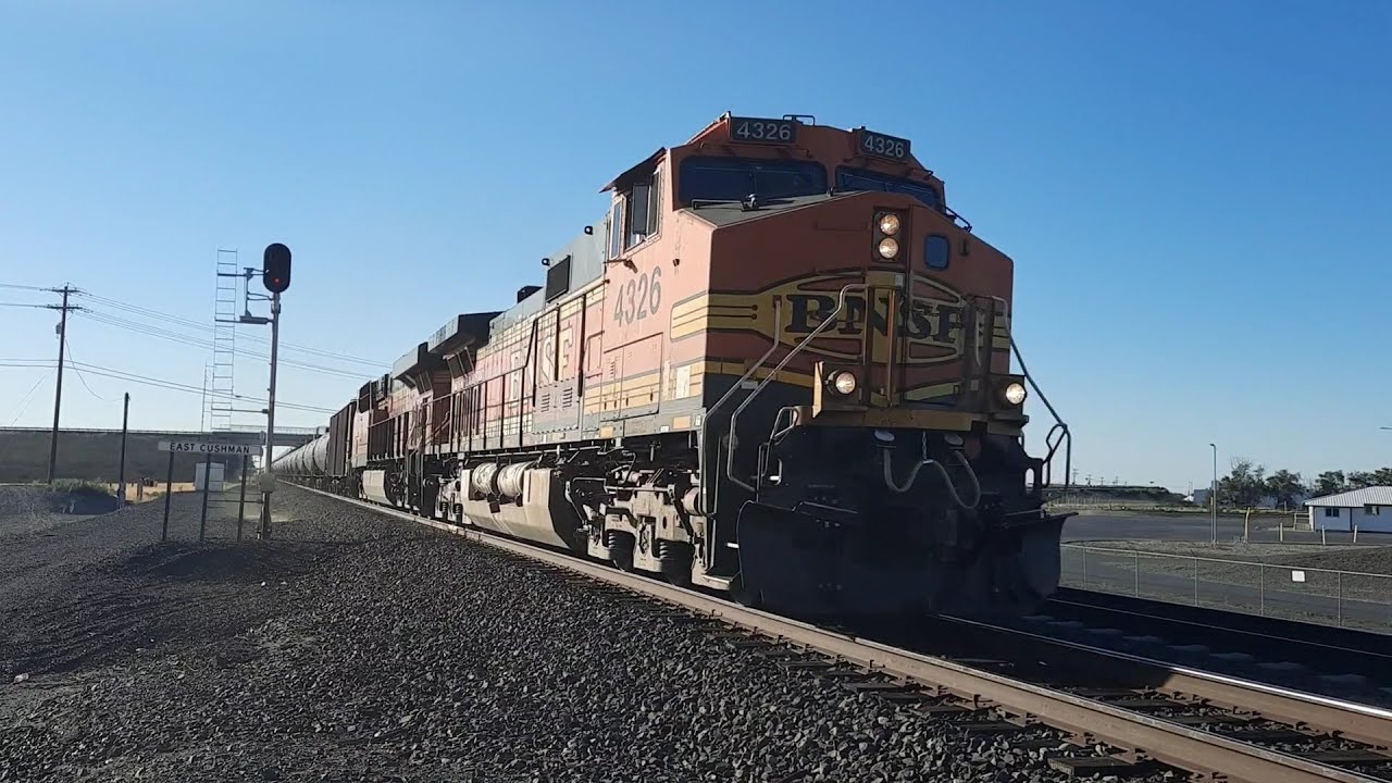 Fast Freight Trains in Finley WA