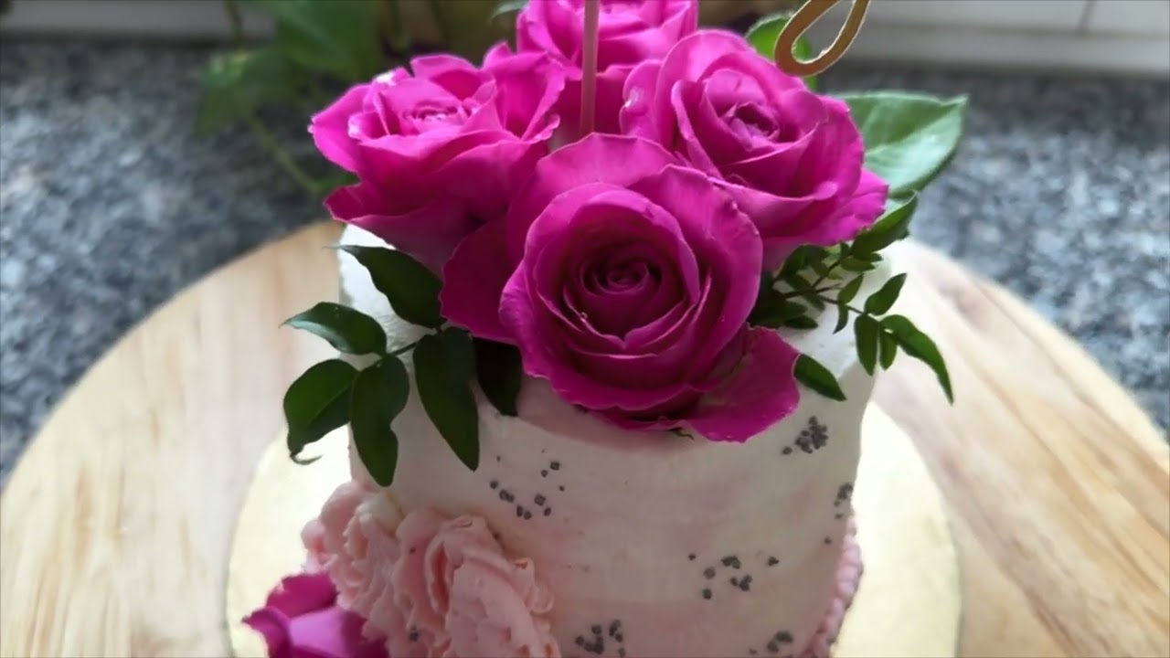 Mini flower cake for birthday