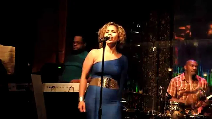 Melanie Dutton at Buttons Addison Live 2012