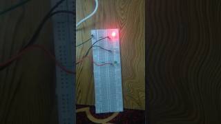 #arduino #arduinoproject easy to make traffic light system