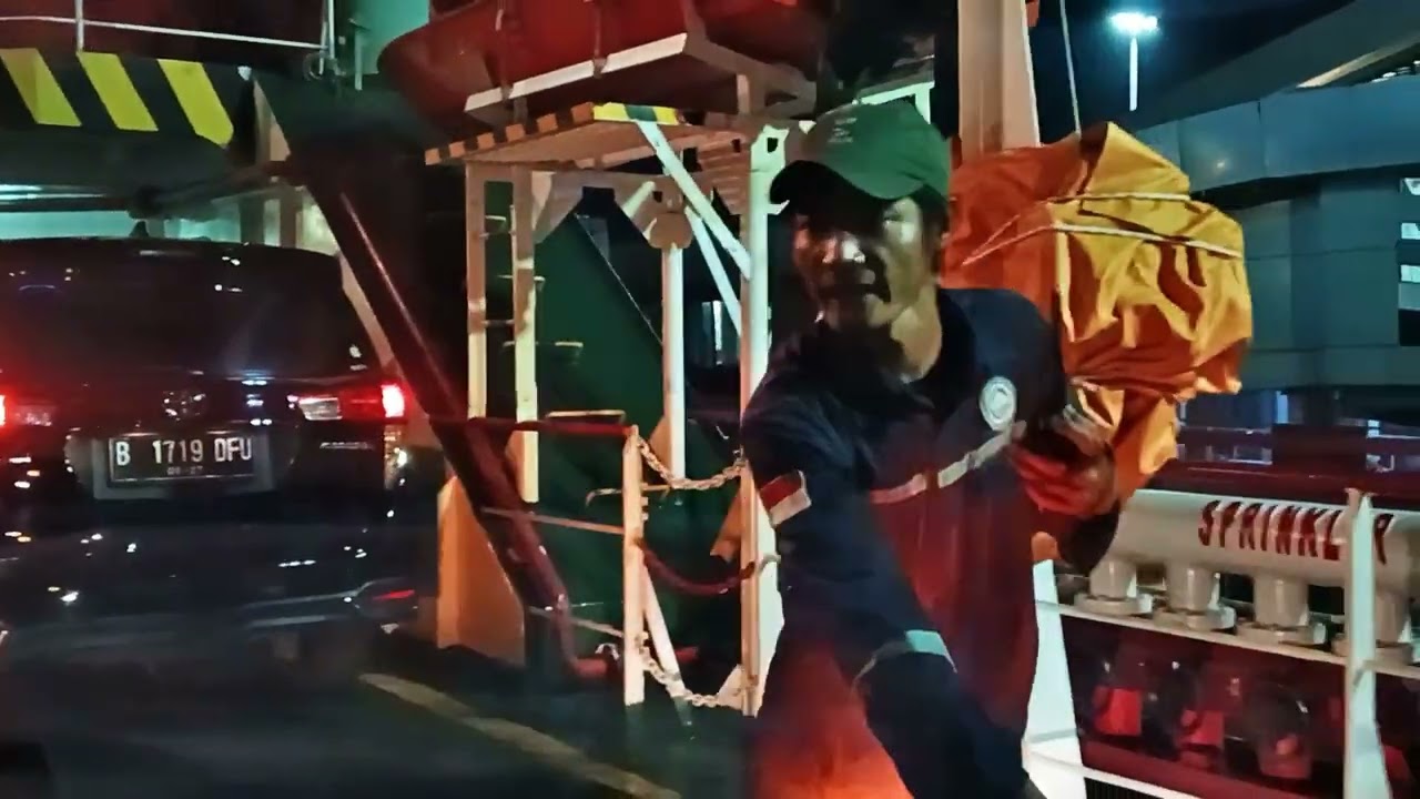 POV NAIK KAPAL DAN PARKIR