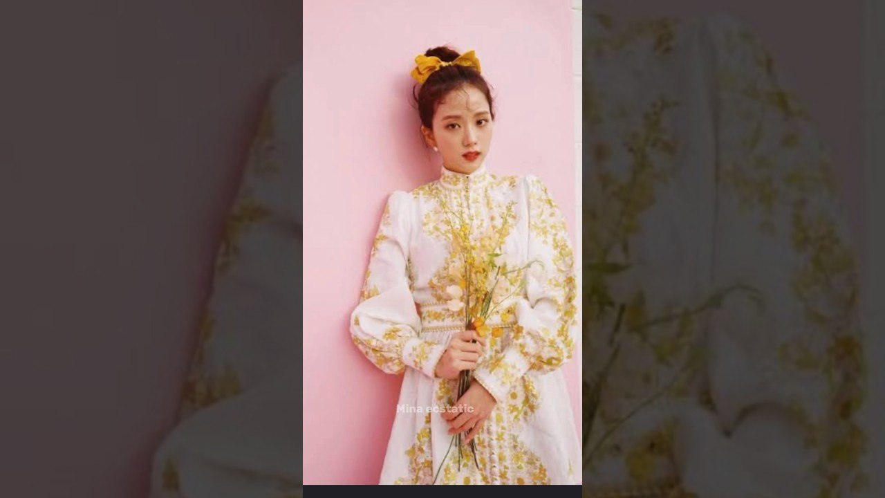 Okay but Jisoo in traditional 🫶🏻 