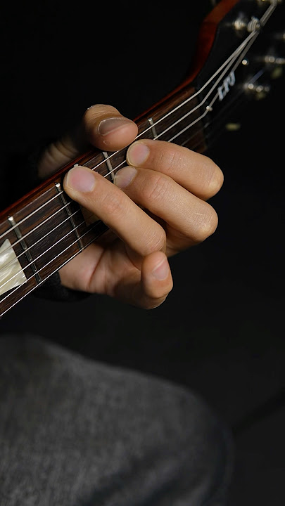 Try arpeggiating 🔥 #guitarchords #playguitar #learnguitar #electricguitar #guitartricks #gibson