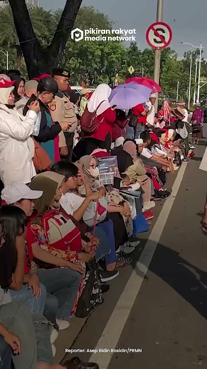 Warga Antusias Saksikan Upacara HUT ke-80 RI di Depan Istana Negara