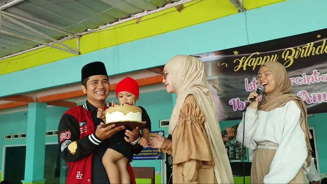 DAI MEMBERI SURPRISE SANG ISTRI DENGAN KONSER MUSIK