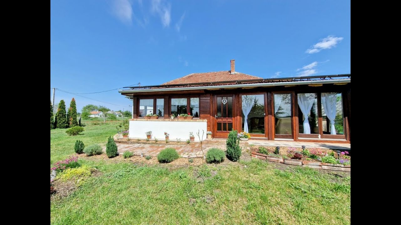 50 Million Huf ca. 123 000 Eur - Haus am Rande von Bugac – Solaranlage, Hundeboxen, Folien - ID 1441