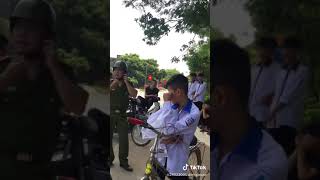 Trẻ Trâu Đánh Nhau Bị Công An Bắt Học Sinh Đánh Nhau Bị Công An Bắt - Lofichill Vietnam
