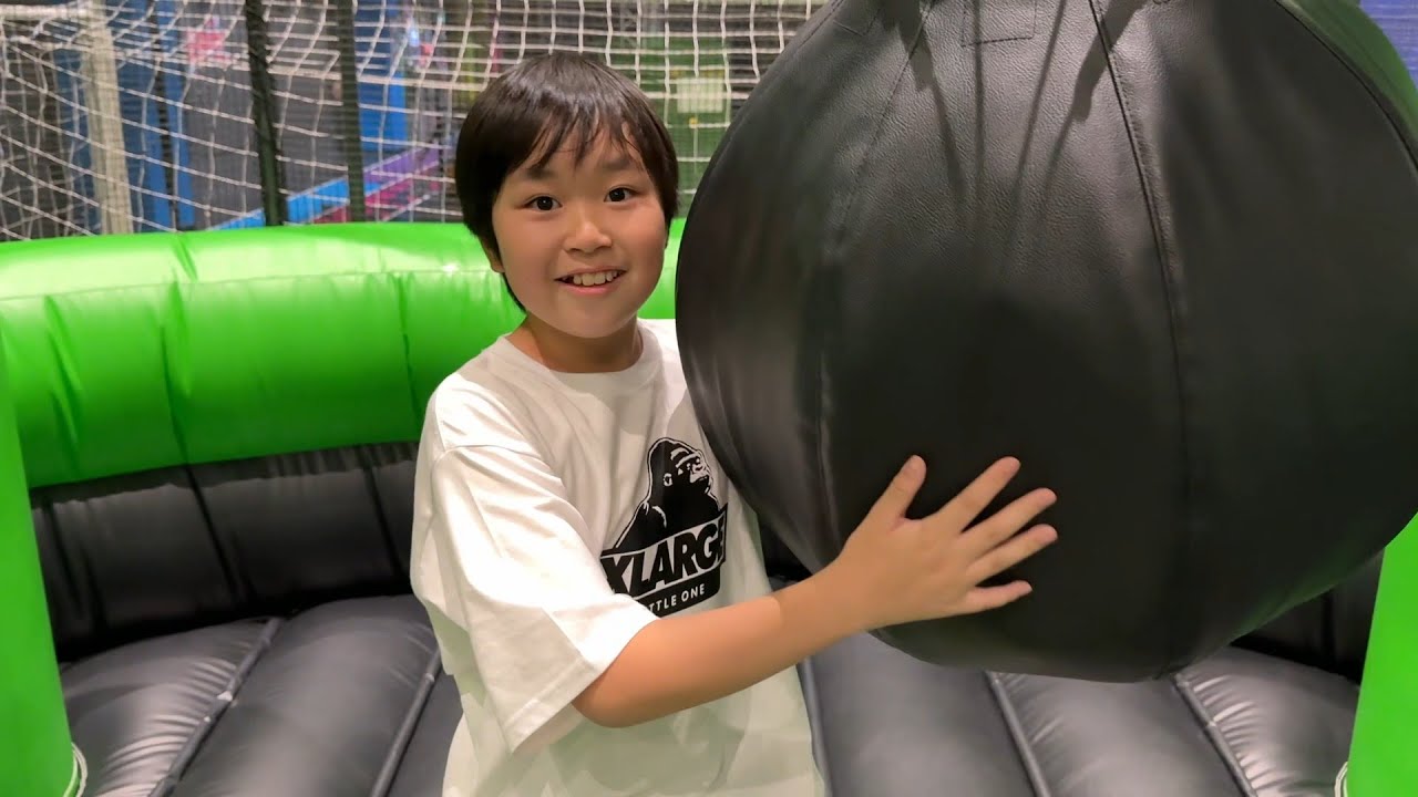 レオくんがVS PARKで遊んでみた！室内遊具！ レオスマイル - YouTube