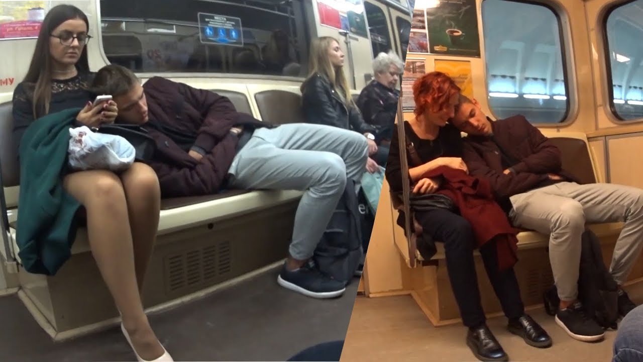 Лапаю девушек в метро. Девушка уснула в метро. Ноги в транспорте. Колготки в общественном транспорте. Женщины в общественном транспорте.