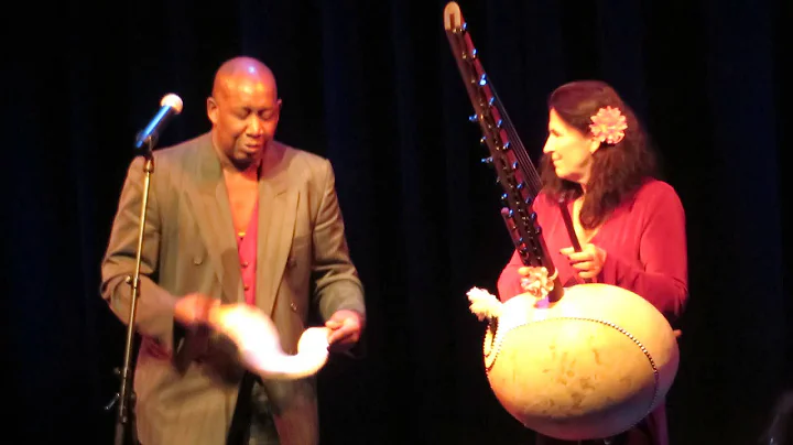 Ellen Meyer thumbing the Kora at Wabe stage, Berlin