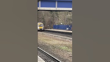 TWO Fast Moving Trains Chiltern Railway #trains #trainspotting #shorts
