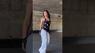 Nostalgic Old Trend 🤭❤️ || Samriti Didi || Professional Dancer | #viral #trending #shorts