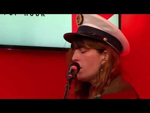 Foudre sur RTL2 : Waxx reçoit Lou Doillon