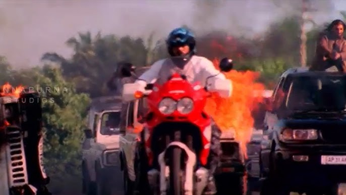 Nagarjuna Bike Race Action Scene || Ninne Pelladatha Movie || Nagarjuna, Tabu - YouTube