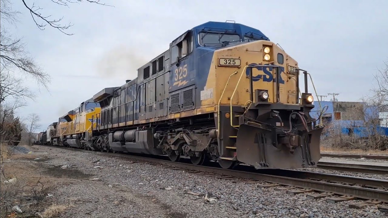 2 Catches in Blue Valley featuring a Gray Ghost AC44 and CSX YN2