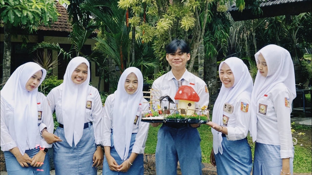 “A Dream of Fairies andMushroom Houses