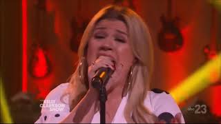 Kelly Clarkson sings \