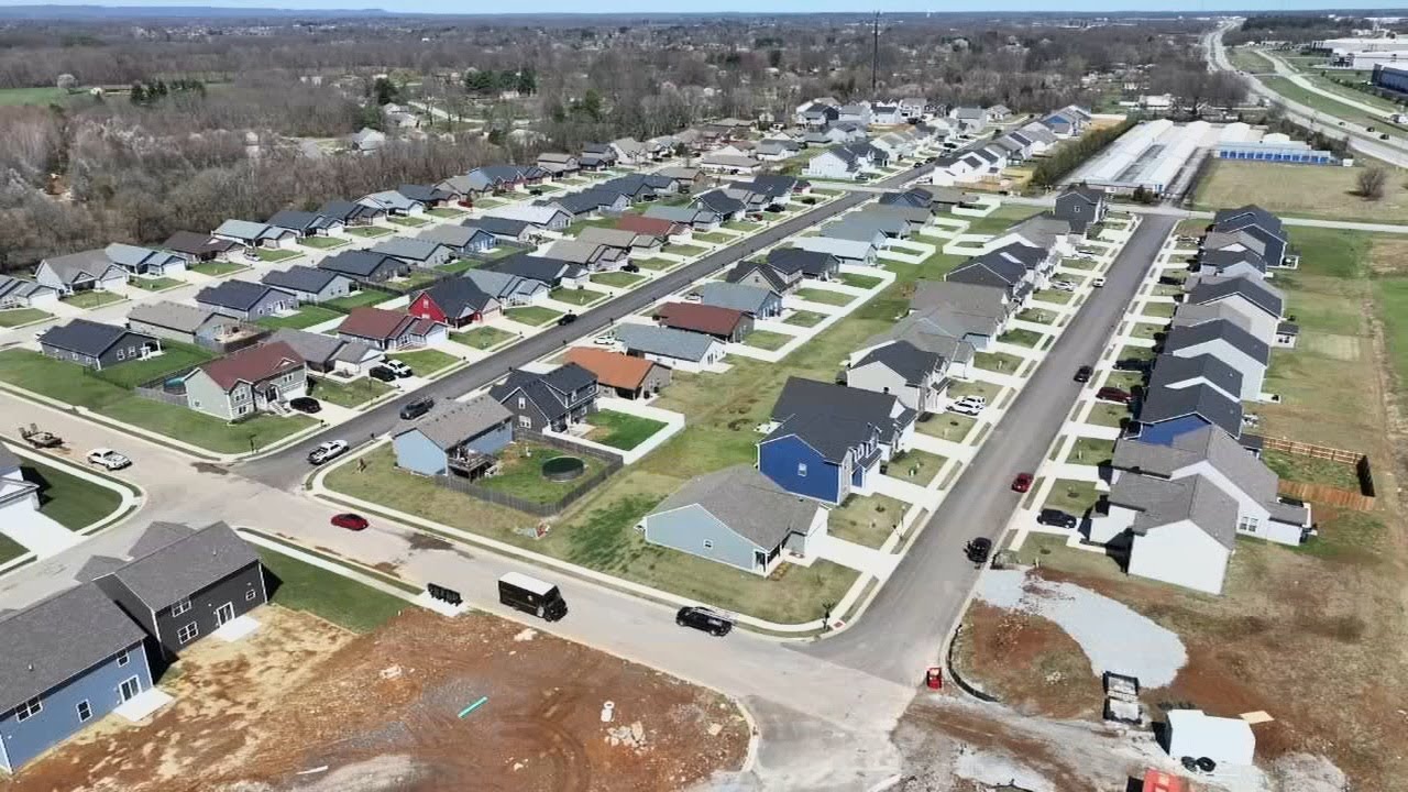 Southern Indiana homeowner warns about roofing company's long-delayed storm damage repairs