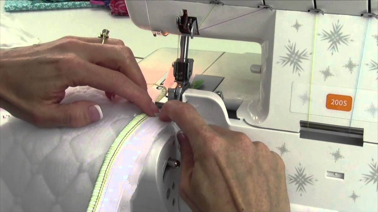 Husqvarna Viking H Class 200S Serger 38 Serging a Zipper YouTube