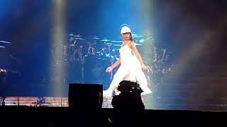 Rihanna - Pour it Up (Money on my Mind) - Live in Abu Dhabi - October 2013