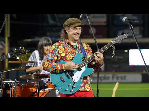 Born to Be Free - The Large Flowerheads Video Shoot