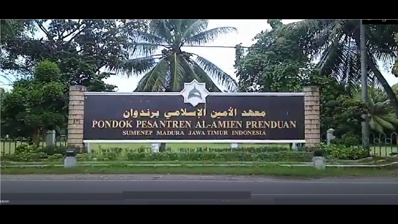 SUASANA JUM'AT SIANG DI PONDOK PESANTREN AL-AMIEN PRENDUAN SUMENEP MADURA