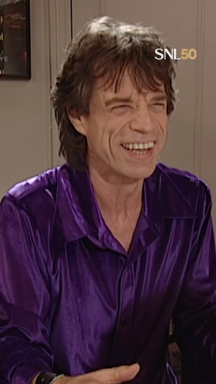 #MickJagger takes a moment to reflect with his reflection (#JimmyFallon ) ahead of hosting #SNL ??