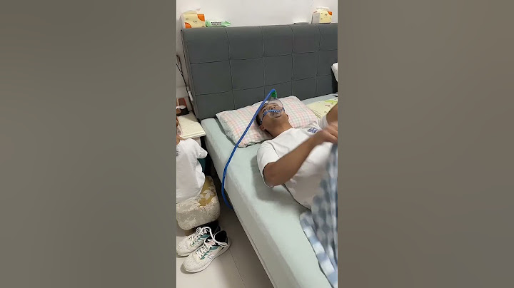 讓你們看看我爸爸的腳有多臭！ #整蠱 #funny#萌娃#cute