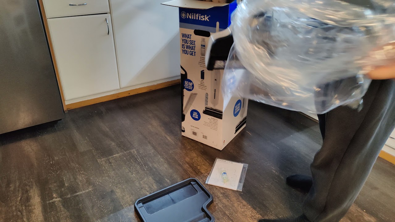 Nilfisk Combi Washer quick unboxing