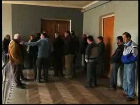 გარემოვაჭრეები გამგებელს კაბინეტის კარის აჭედვით ემუქრებიან