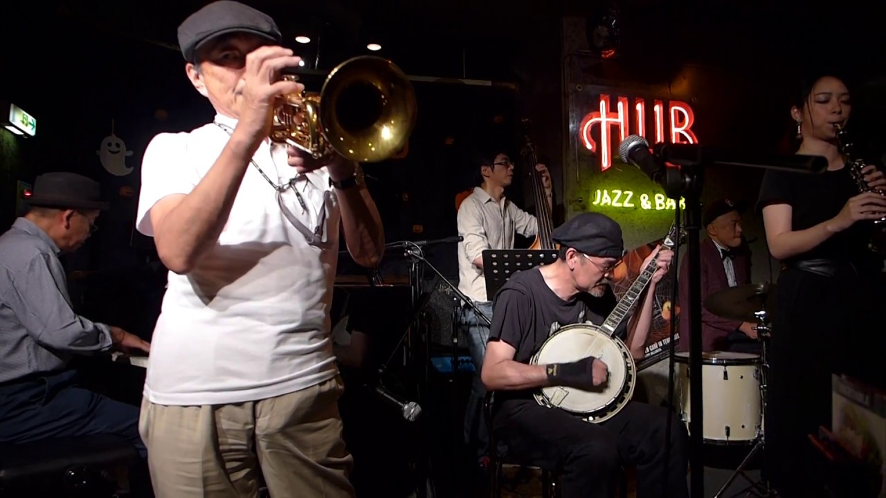 Bourbon Street Parade - New Orleans Jazz Hounds - YouTube