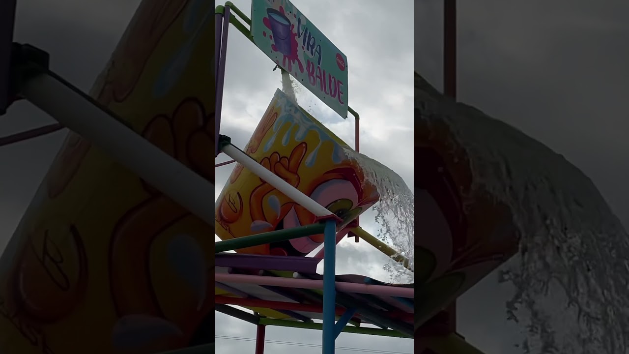 Um balde gigante cheio de água 😮🪣💦