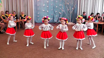 Ukrainian dance in kindergarten ☆ Кращий Український танок з віночками