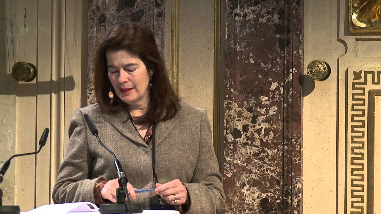 Day II PLENARY V: Julia Kirby about "How Should Leaders Embrace Complexity?