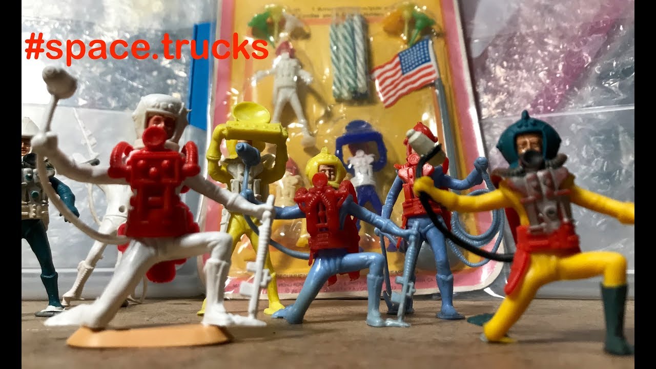 "Swoppet" Style Spacemen by Cherilea, Marx Toys and Unknown: Plug-Head 1960s Space Figures