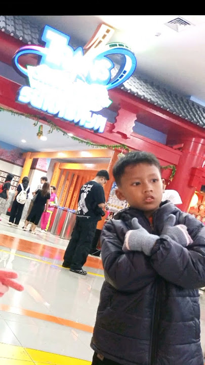 Trans Snow World Surabaya pas antri tiket dan sepatu boot #trans #world #surabaya #liburan #salju