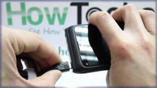 Nokia E7 Plugging In The Ac Charger