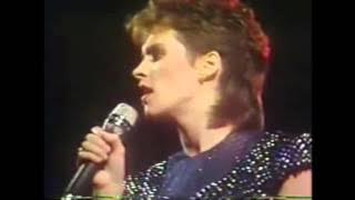Sheena Easton - So Much In Love (Live '84)