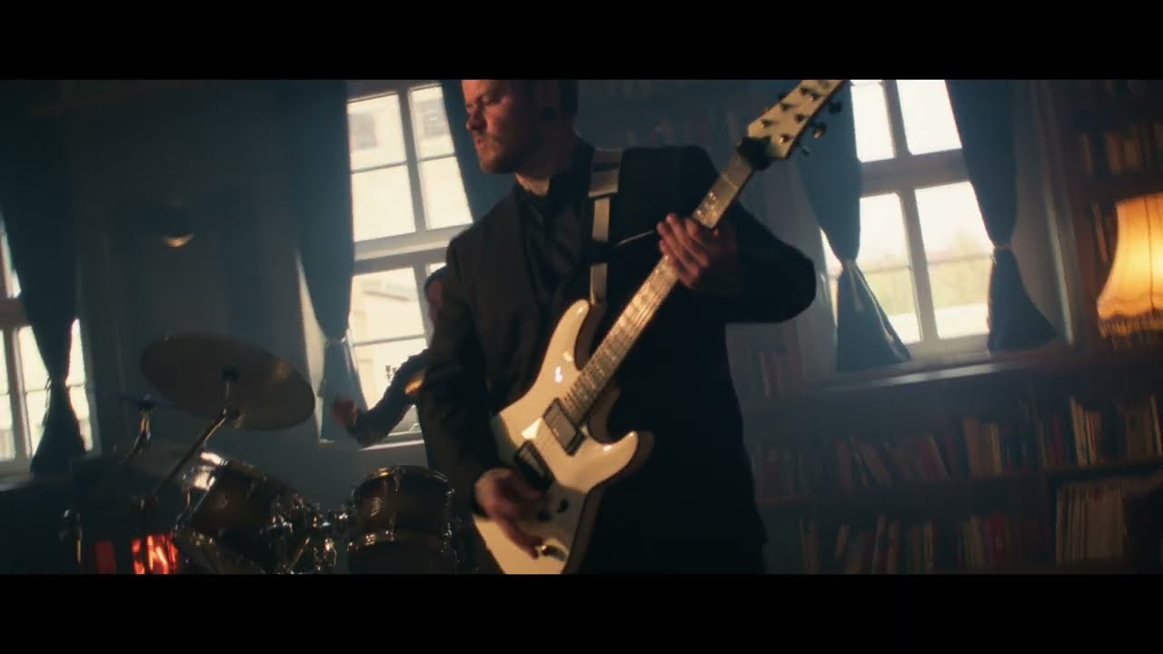 DEAR FIEND - Vertigo (Official Music Video) adlı videoyu YouTube'da izle DEAR FIEND - Vertigo (Official Music Video) adlı videoyu YouTube'da izle
