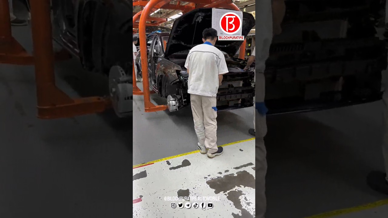 New car headlight assembly installation before leaving the factory