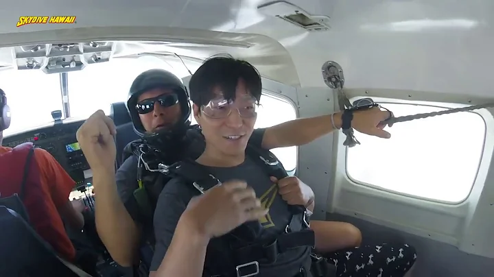 Tandem skydive of Sung Yoo with Skydive Hawaii   Y...