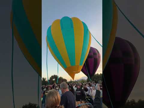 Видео: Лодка в степта: художествена фотография от Том Чембърс