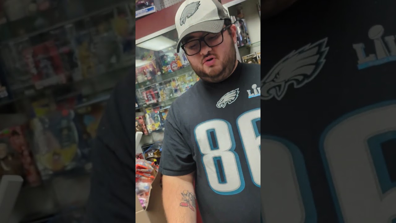 Selena Gomez Chocolate Cinnamon Creme Oreo Cookie Taste Test Fast-Food Restaurant Dessert Review Guy