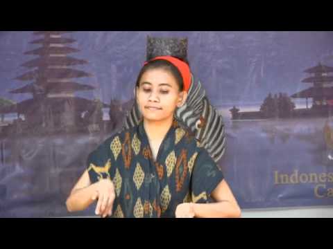 Tari Tenun (Sumba Dance)
