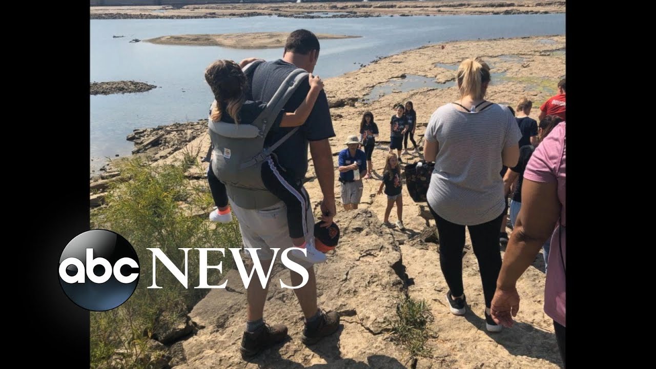 Teacher carries child with spina bifida so she can enjoy class field trip