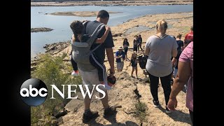 Teacher carries child with spina bifida so she can enjoy class field trip
