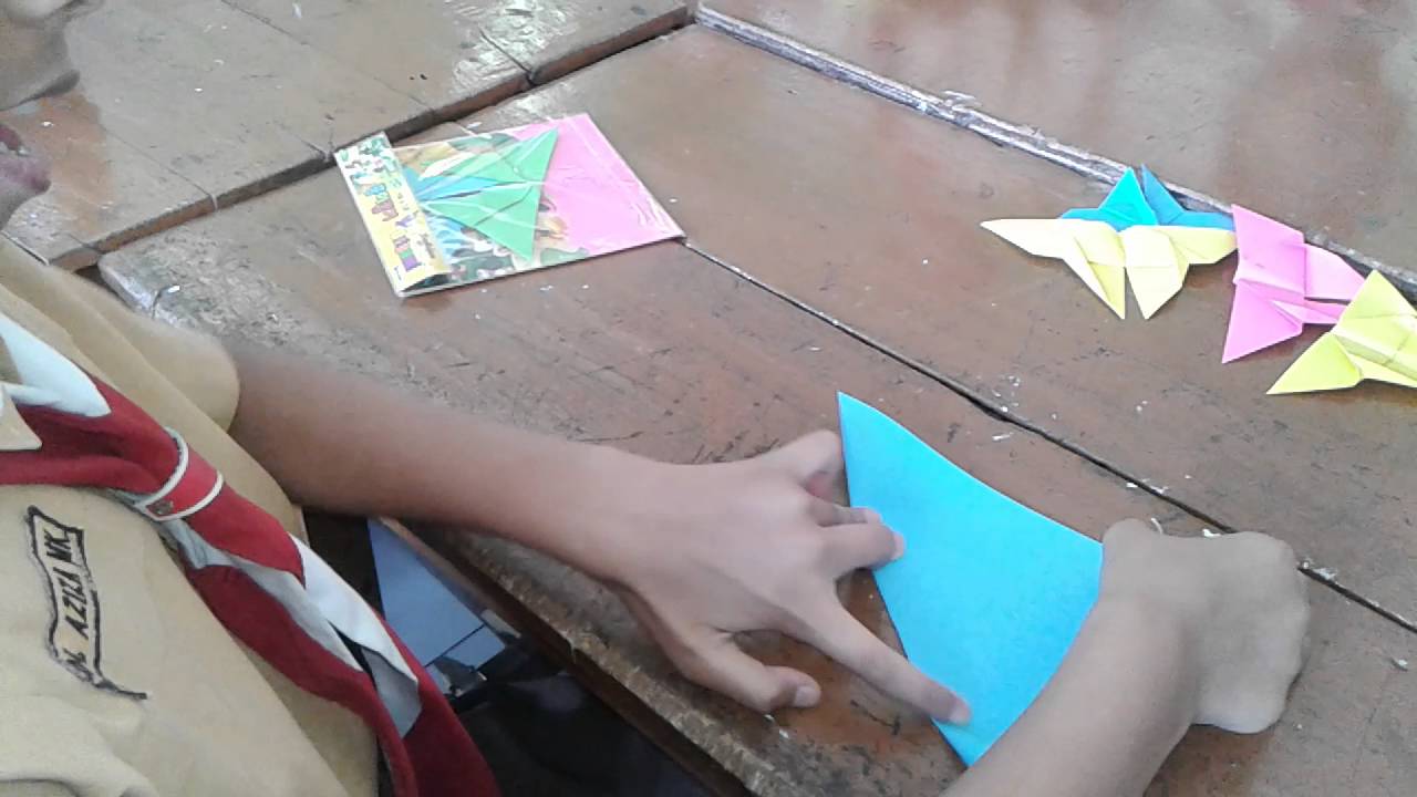 Keterampilan membuat kupu kupu dari kertas origami siswa 