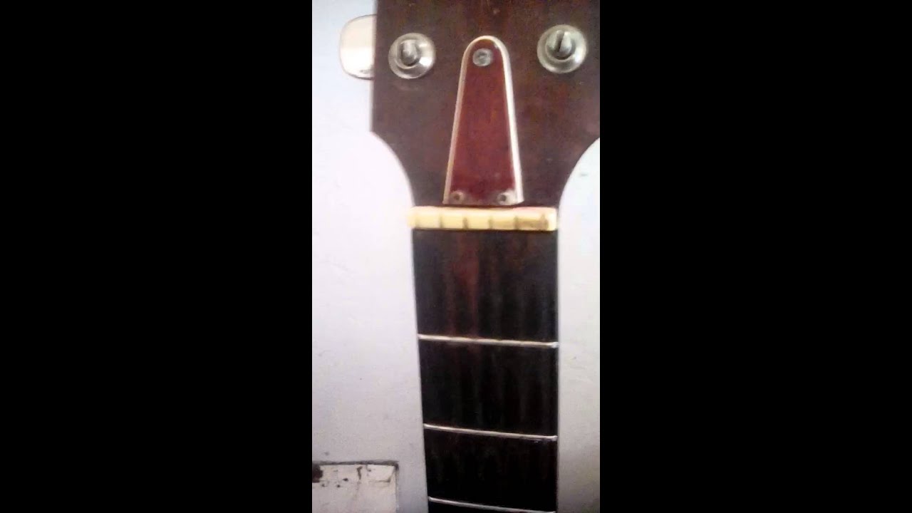How To Change a Righthanded Guitar Into a LeftHandedGuitar In 30 Seconds YouTube
