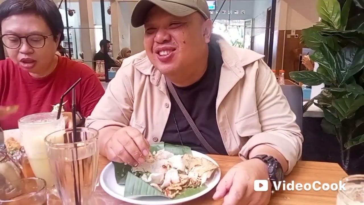 Rumah makan cikenceh jl cikuray ( pusat kota )