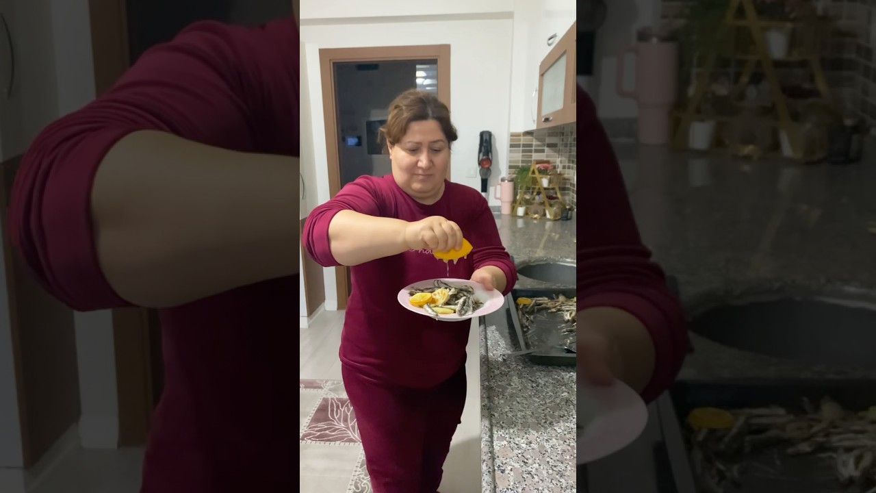 Balığa limon 🍋 sıkılmaz mı hiç ⁉️ #keşfet #yemek #shortsvideo #yemektarifi #balık #hamsi #izle